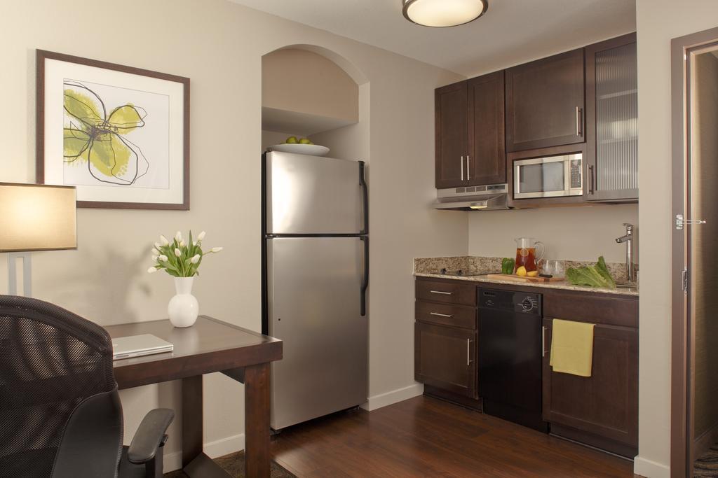 Hyatt House Shelton Hotel Стая снимка